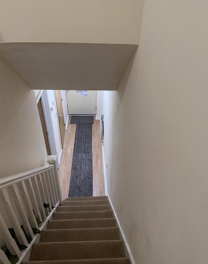 Rooms 7 Minutes From Etihad Манчестър Екстериор снимка