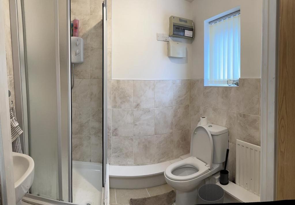 Rooms 7 Minutes From Etihad Манчестър Екстериор снимка
